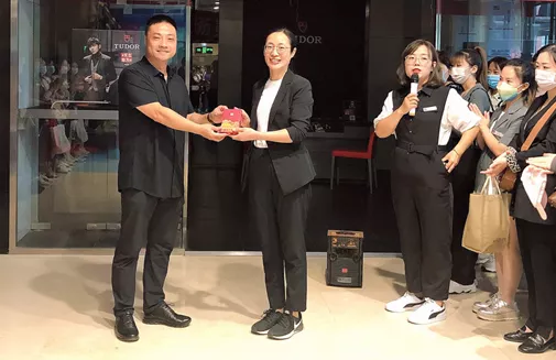 踐行“五好”理念，家樂園集團開展中秋節慰問先進工作者活動