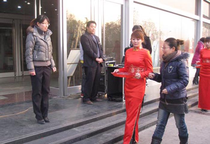 大洋百貨服務(wù)禮儀競賽