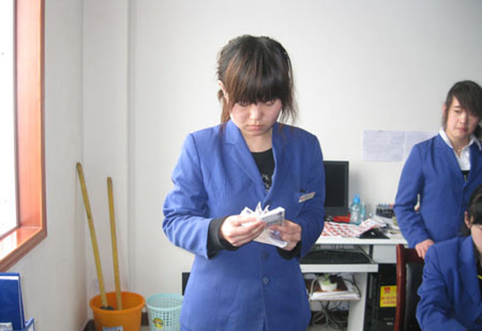 時(shí)代百貨組織開(kāi)展收銀技能競(jìng)賽