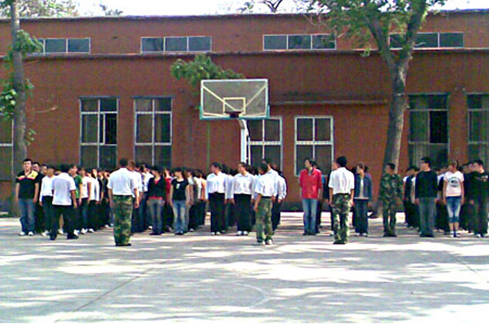 超市公司員工輪訓(xùn)軍訓(xùn)效果評(píng)比圓滿(mǎn)結(jié)束