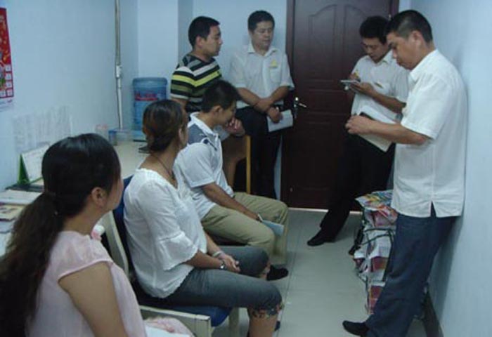 聯合檢查迎店慶——家電公司八年店慶