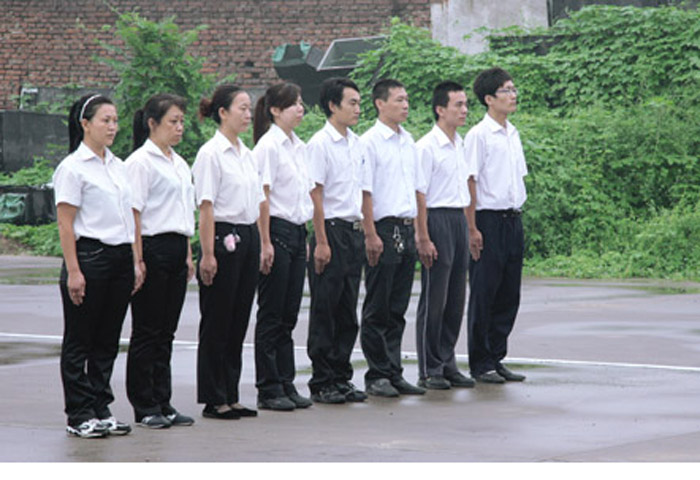 雨中軍訓   堅持不懈