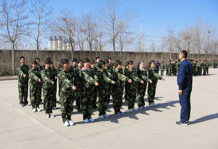 家樂園商業公司組織大學生開展封閉式軍訓