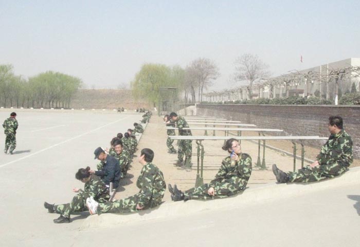 家樂園商業公司開展管理人員軍訓活動